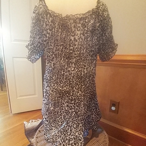 Casual, leopard print shirt. - Picture 2 of 4